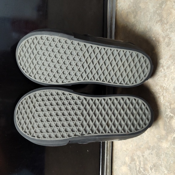 Gently used Vans off the wall shoes size 8.5 toddler boy - Picture 5 of 6